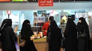 Saudi women shopping