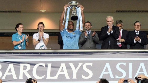 Vincent Kompany Lifts the Barclays Asia Trophy.