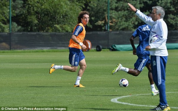 Luis in a Training Session For Chelsea.