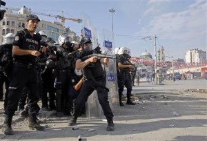 turkish-riot-police-clash-protesters-taksim-square-1370943185-authintmail