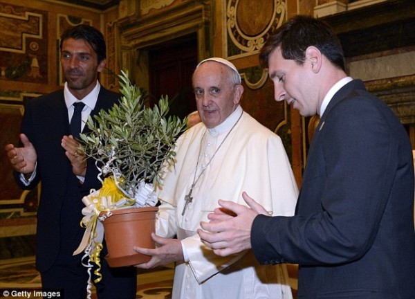Lionel Messi and Azurri Skipper Giggi Buffon at the Vatican.