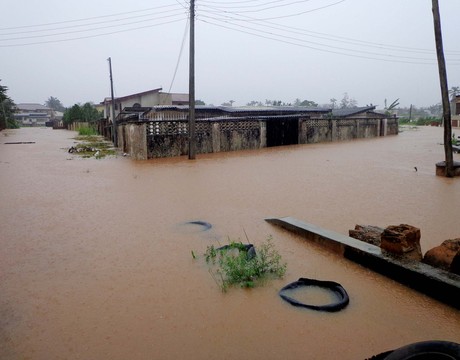 SUBMERGED HOUSES ON AZINGE CRESCENT, GRA, BENIN CITY AFTER A DOWN POUR (NAN) 