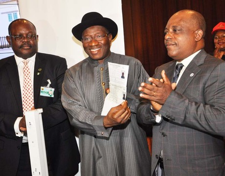 FROM LEFT: DIRECTOR-GENERAL, NATIONAL IDENTITY MANAGEMENT COMMISSION (NIMC), MR CHRIS ONYEMENAM; PRESIDENT GOODLUCK JONATHAN AND THE NIMC BOARD CHAIRMAN, PRINCE UCHE SECONDUS, AT THE OFFICIAL LAUNCH OF THE NATIONAL IDENTITY PROGRAMME AT THE PRESIDENTIAL VILLA IN ABUJA ON THURSDAY (NAN)