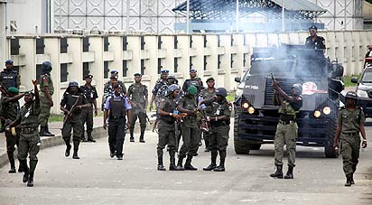 teargas_nigeria_police