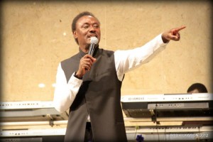 Pastor-Chris-Okotie-preaches