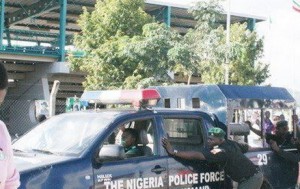 armed robbers shot police private parts