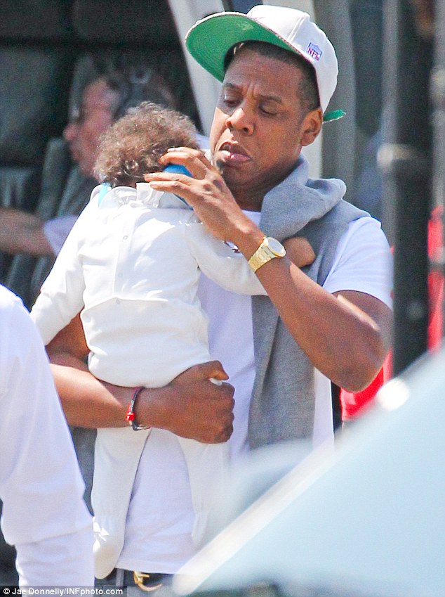 First Ever Photos Of Jay Z With Daughter Blue Ivy In ...