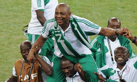 Nigeria's coach Stephen Keshi carried by players
