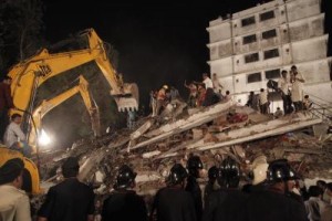 india-building-collapse-050413