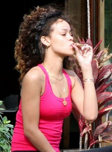 838436_Rihanna-Smoking-Pot-In-Hawaii_jpgbab9f14ee997a771cd68a15f48e618ac