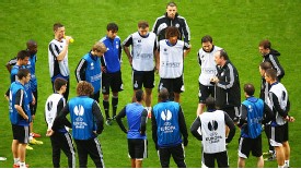 Lets Finish What We Started: Rafael Benitez Addresses His Players Before the Game.