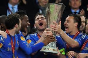 Lampard, Terry and Mikel Lifts the Trophy.