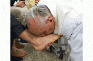 pope francis kisses feet of prisoner