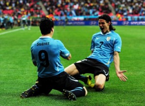 Luis-Suarez-L-of-Uruguay-celebrates-with-teammate-Edinson-Cavani