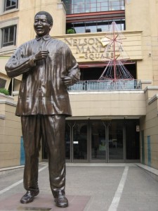 NElson Mandela statue