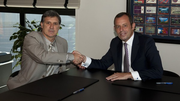 Gerardo 'Tata' Martino and Barca President Sandro Rosell.