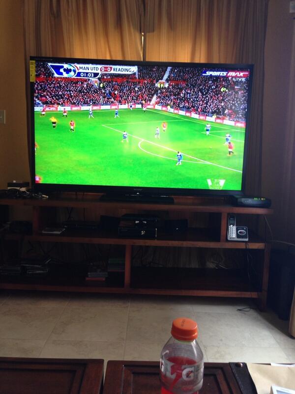 Bolt Posted this Images on Twitter of a United-Reading Match Streaming on His TV Set.