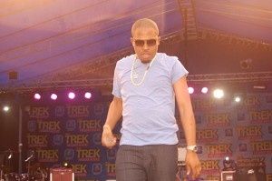 Naeto-C-on-stage-in-Aba