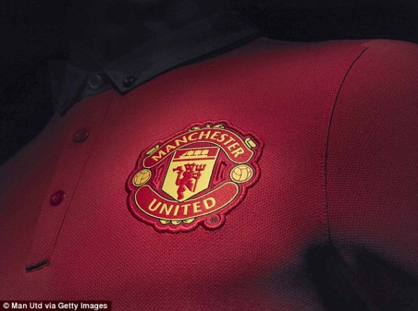 Badge: New Manchester United Home Kit.