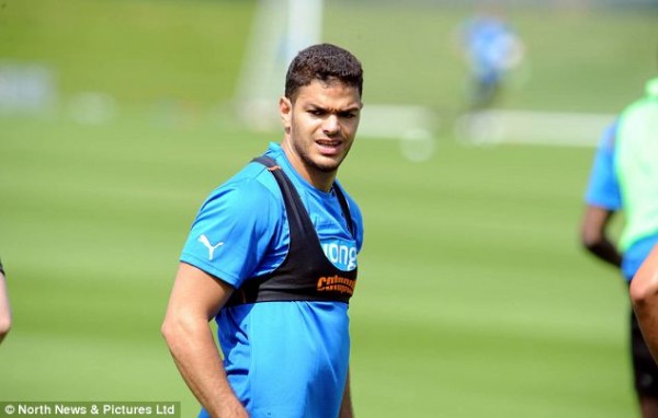 Harthem Ben Arfa Remains Indifferent Over the Sponsorship Row, Trains With the Shirt.