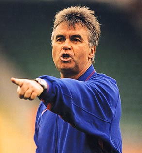 Hiddink Rejected PSG Job Last Month, Signed a New Contract at Anzhi, Then Resigned a Month Later.