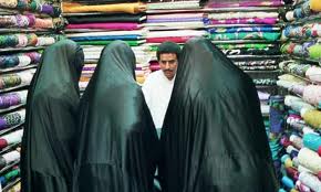 file: Pakistan women shopping 