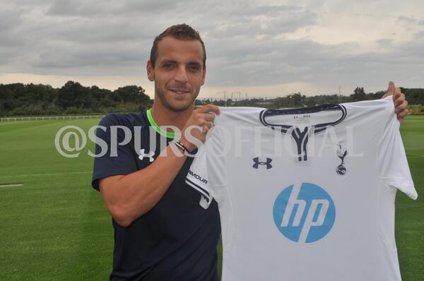 © Twiiter @Spursofficial: Soldado Completes a Club Record Transfer From Valencia to Tottenham Hotspur.