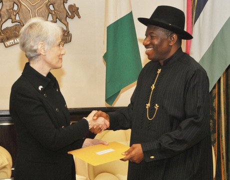 U.S UNDER SECRETARY FOR POLITICAL AFFAIRS,  WENDY SHERMAN PRESENTING A LETTER FROM PRESIDENT BARRAK OBAMA TO PRESIDENT GOODLUCK JONATHAN AT THE PRESIDENTIAL VILLA ABUJA ON WEDNESDAY
