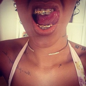 rihanna_teeth_01