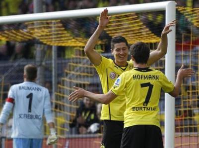 Lewandowski Grabbed a Brace for Dortmund Against Freiburg.