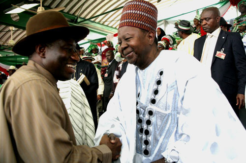 PRSIDENT GOODLUCK JONATHAN AND CHIEF SOLOMON LAR EXCHANGE PLEASANTRIES AT A RALLY IN ABUJA