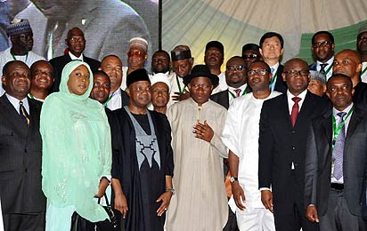  PRESIDENTIAL GROUP PHOTOGRAPH WITH THE NEW OWNERS OF PHCN SUCCESSOR COMPANIES 