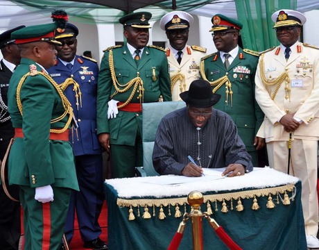 PRESIDENT GOODLUCK JONATHAN, SIGNING THE ANNIVERSARY REGISTER, DURING  THE PRESIDENTIAL CHANGE OF GUARDS PARADE,  AT THE PRESIDENTIAL VILLA IN ABUJA ON  TUESDAY (1/10/13).