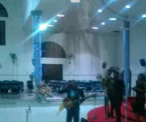 Samengroeiing Staren industrie Real or Fake: ANGEL Appears In A Nigerian Church?!? - Information Nigeria