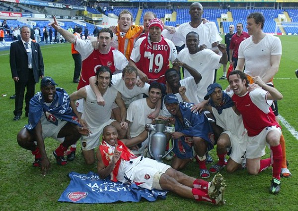 Picture by ANDY HOOPER. Gilberto Silva (No. 19) Celebrates Winning the EPL After Arsenal's Game Against Tottenham at WHL.