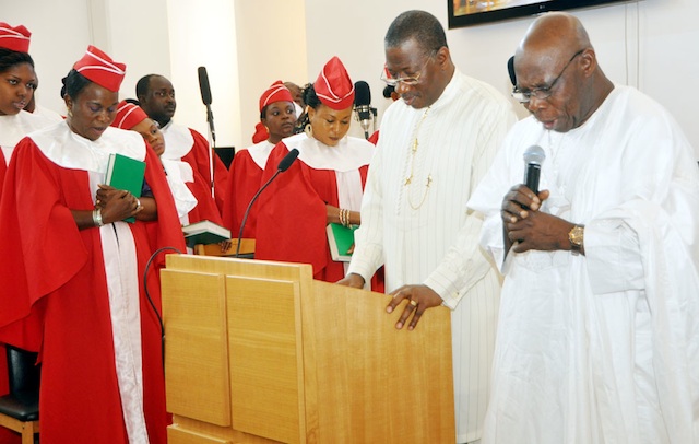 Obasanjo-prays-for-Jonathan