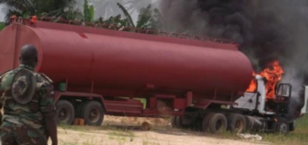 pipeline_vandals_tanker_on_fire