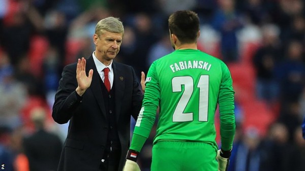 Wenger Congratulates Goalkeeper Fabianski After Helping the Gunners Reach the FA Cup Final. AP.