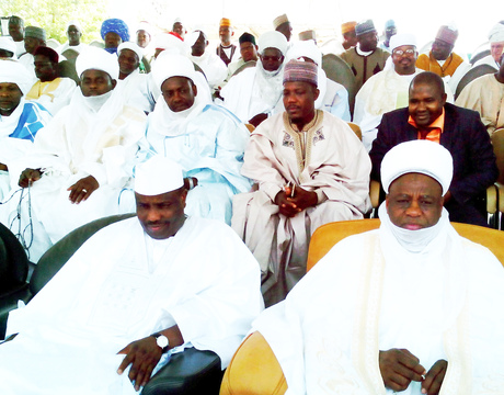 SPEAKER, HOUSE OF REPRESENTATIVES, ALHAJI AMINU TAMBUWAL (L), SULTAN OF SOKOTO, ALHAJI SAAD ABUBAKAR (R) AND OTHERS AT THE TURBANING OF 21 NEW DISTRICT HEADS BY THE SULTAN IN SOKOTO ON MONDAY (7/4/14).