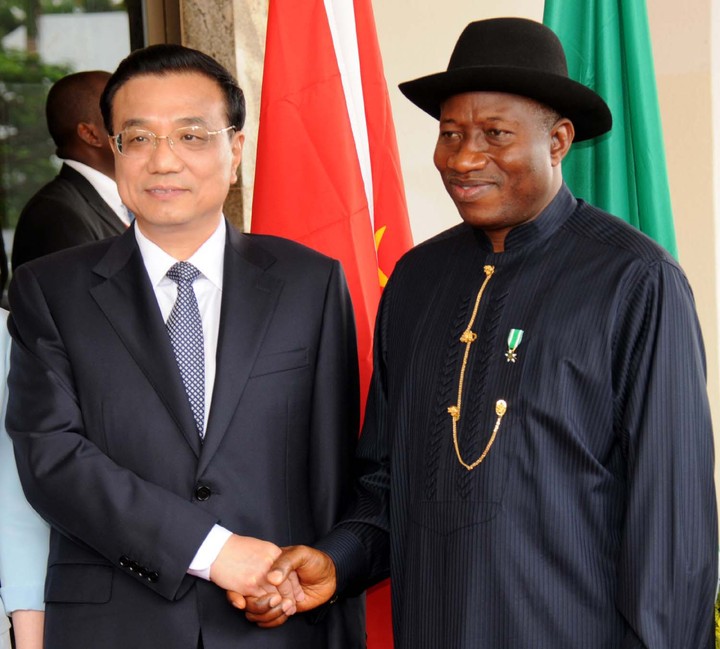 PRESIDENT GOODLUCK JONATHAN (R), WELCOMING THE VISITING CHINESE PRIME MINISTER, LI KEQIANG IN ABUJA ON WEDNESDAY (7/5/14).