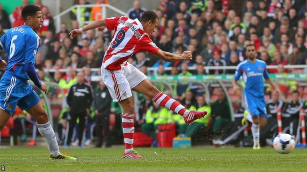Odemwingie Takes a Superb Strike Against Hull City in the Premier League.
