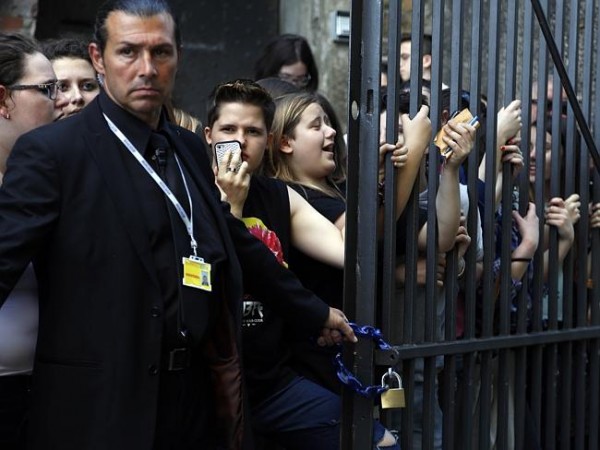 Fans crowd outside Forte Belvedere in Florence, hoping to get a glimpse of the celebrity couple and their famous friends. Photo: AFP 