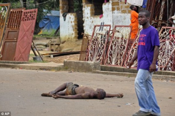 ebola_victim_street_liberia_02