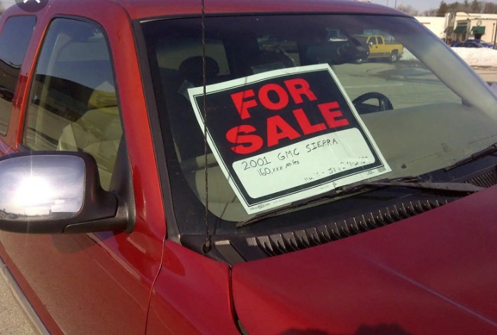 Putting "For Sale" on a vehicle moving on the road is illegal - VIO