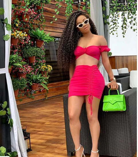 Dresscode World - Toke Makinwa flaunts her camel toe in a hot pink patent  pant. Follow @Dresscodeworld on Instagram for more celebrity fashion.