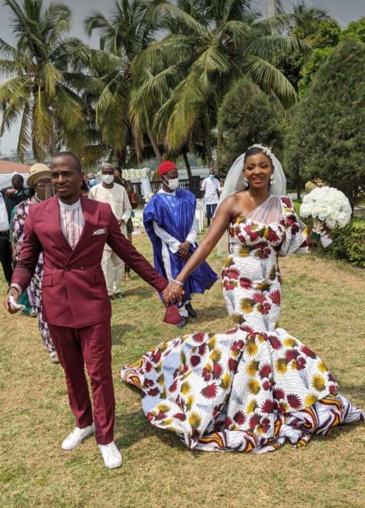 Nigerian bride wears Ankara dress to her white wedding (photos